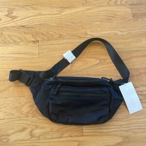 Athleta Via Waistbag Fanny pack